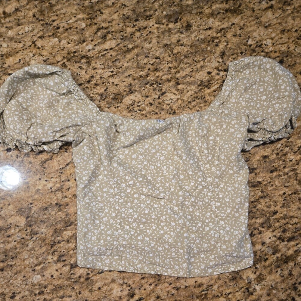 Abercrombie & Fitch Women's M Smocked Floral Crop Top sage green ditsy white